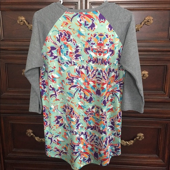 SOLD☀️LuLaRoe Randy tee - Picture 3 of 3